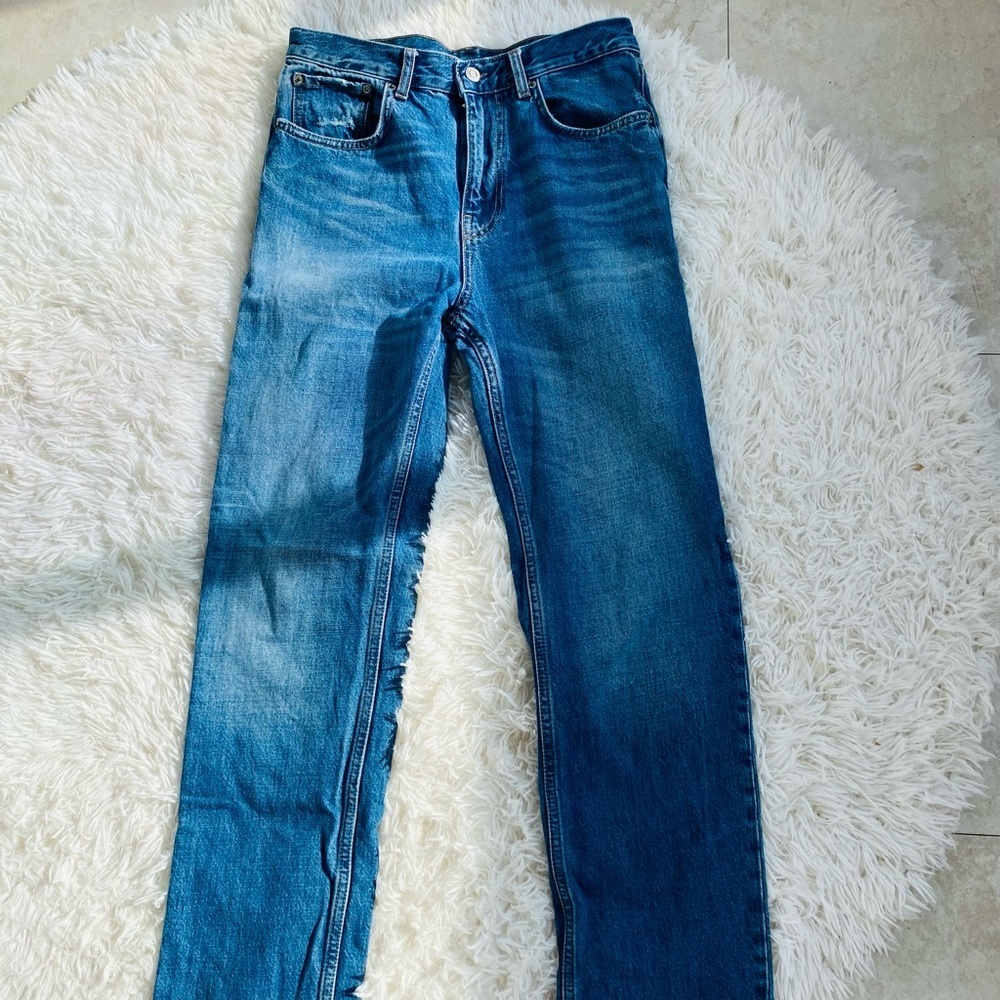ZARA Straight Leg Jeans Size 6 Distressed Raw Hem Cropped Medium Wash
